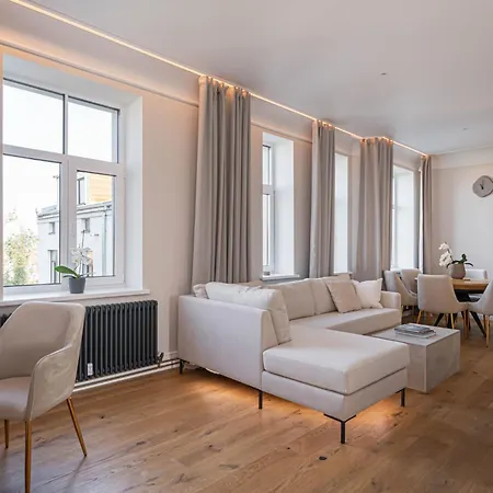 Quiet Minimalist By Innorental Apartment